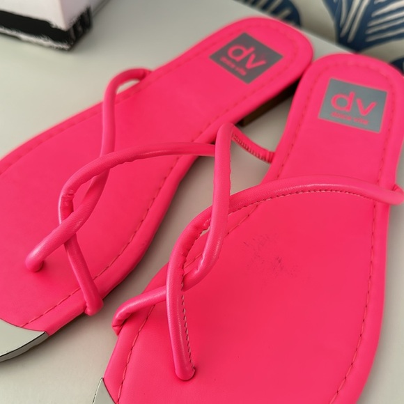 🩴 💖 New! Dolce Vita Fuschia Pink sandal! Perfect Vacation Wear Day or Night! - Picture 4 of 5